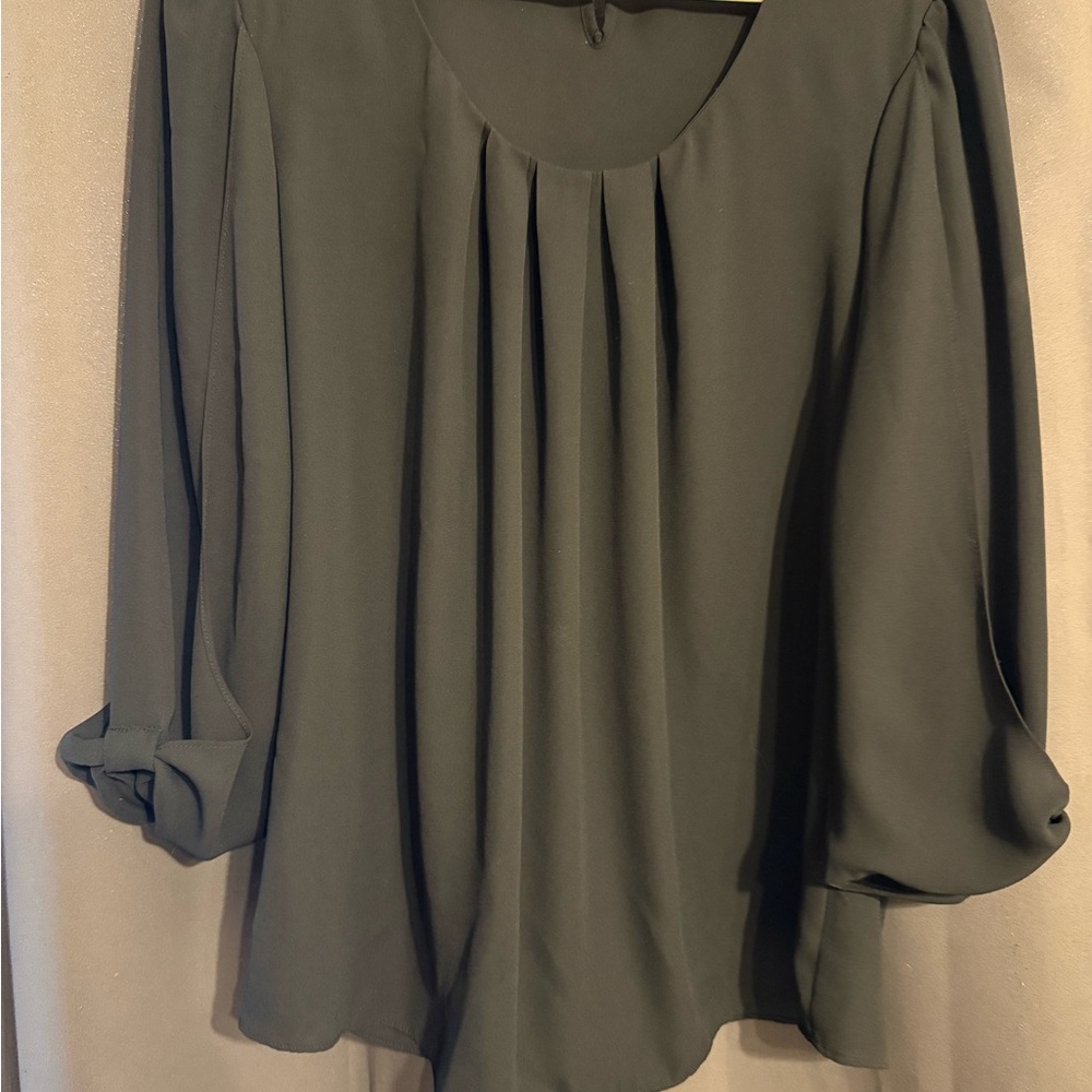 Gnw Womens Black Pleated Blouse with Round Collar and 3/4 Length Slit Sleeves. M